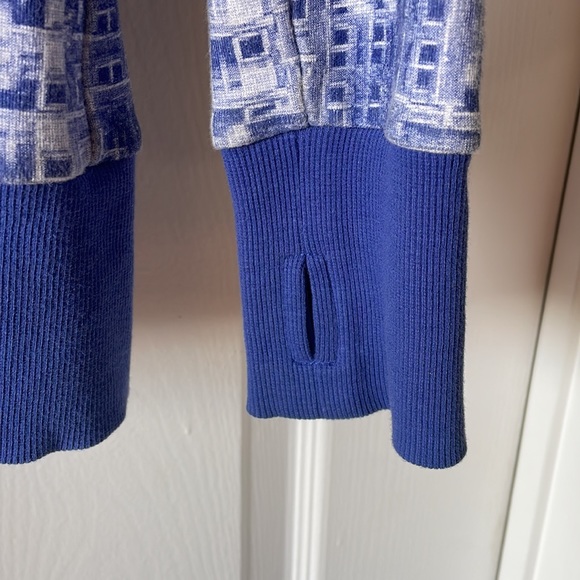 Bench Sweater Hoodie (2010 vintage) - Picture 8 of 11